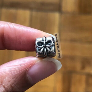 Pandora sterling silver gift box charm